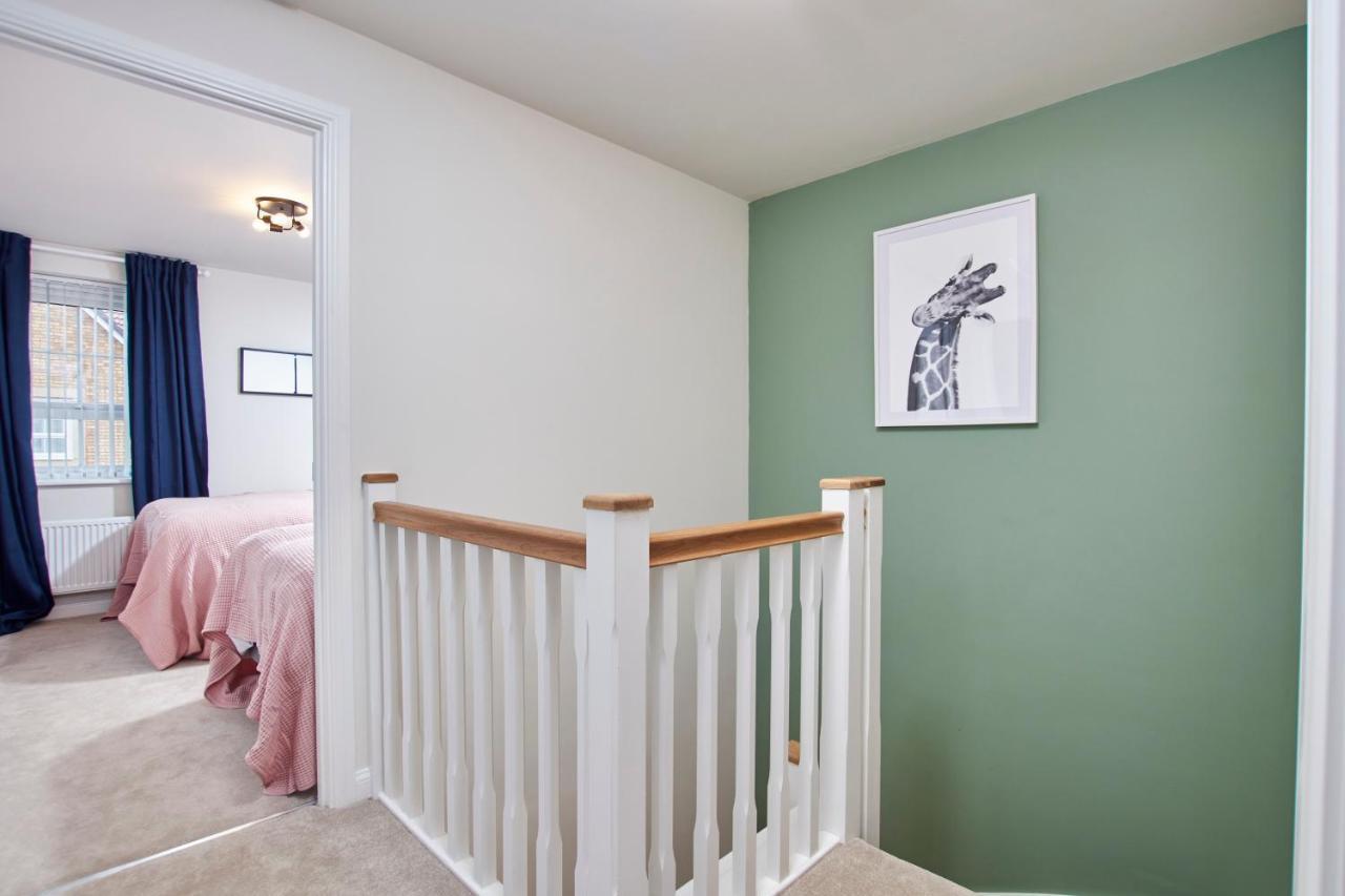 Вилла Superb 3Br House In Coventry Sleeps 9 W/Parking Экстерьер фото