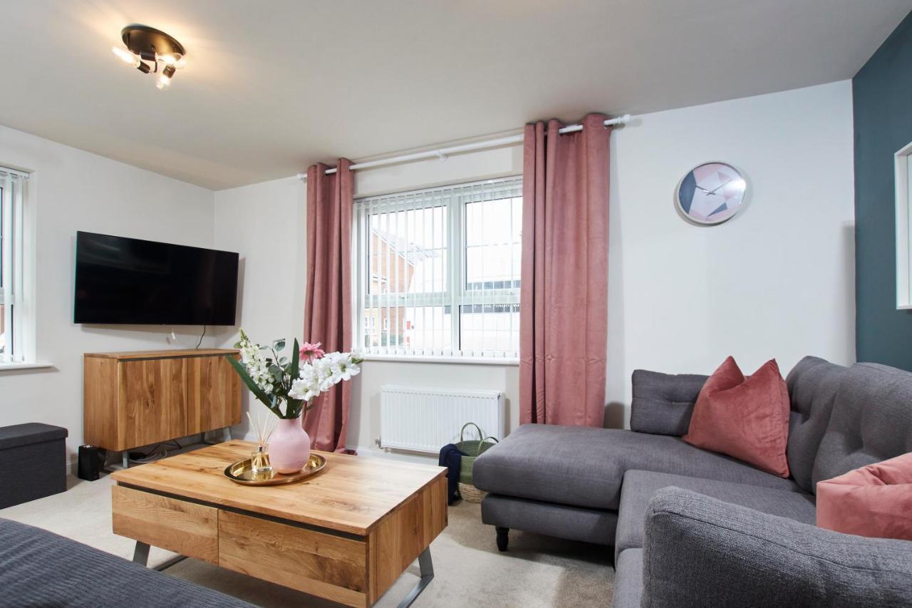 Вилла Superb 3Br House In Coventry Sleeps 9 W/Parking Экстерьер фото