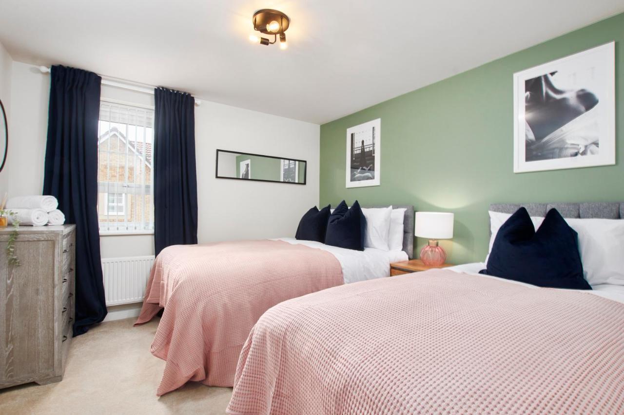 Вилла Superb 3Br House In Coventry Sleeps 9 W/Parking Экстерьер фото